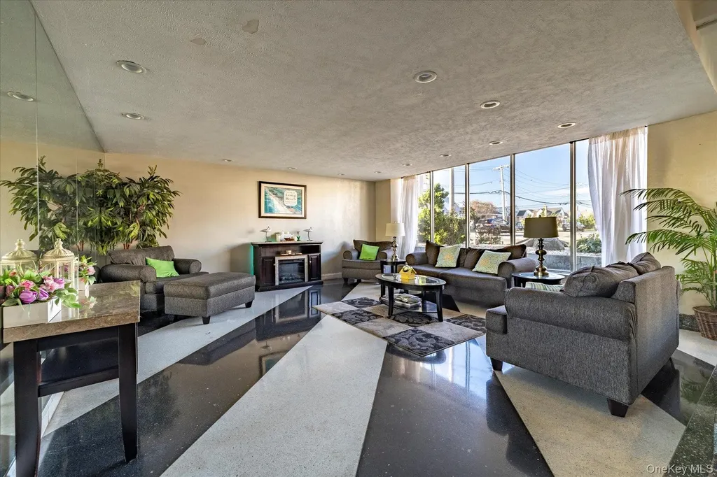 560 Broadway W Long Beach NY 11561