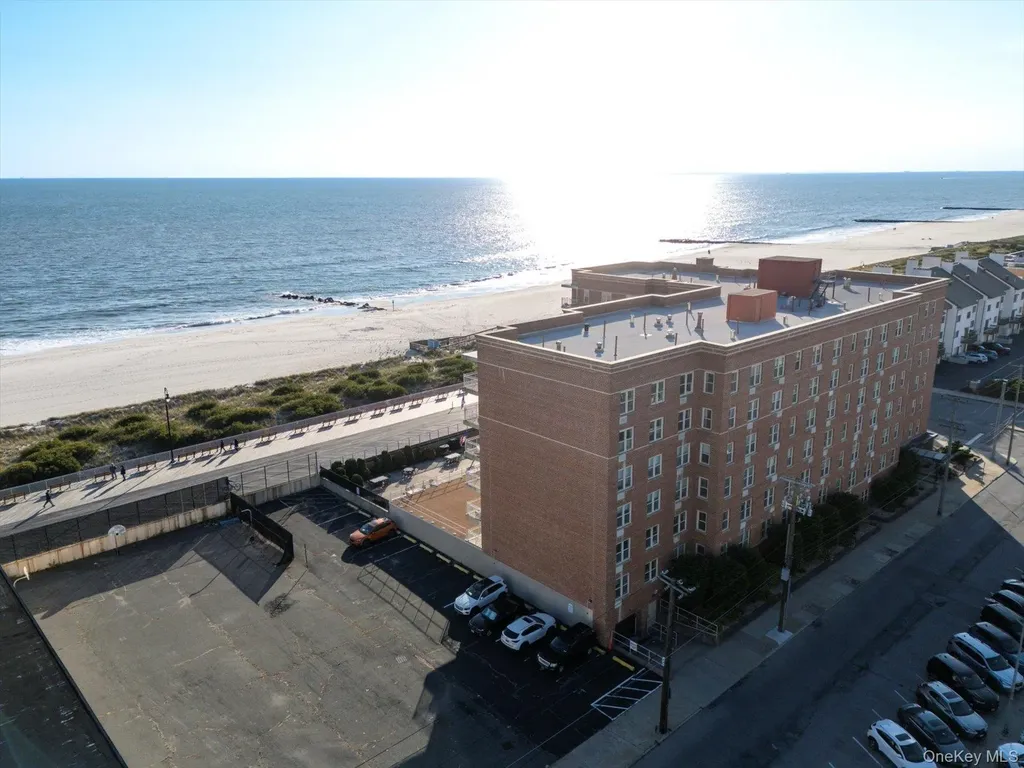 560 Broadway W Long Beach NY 11561