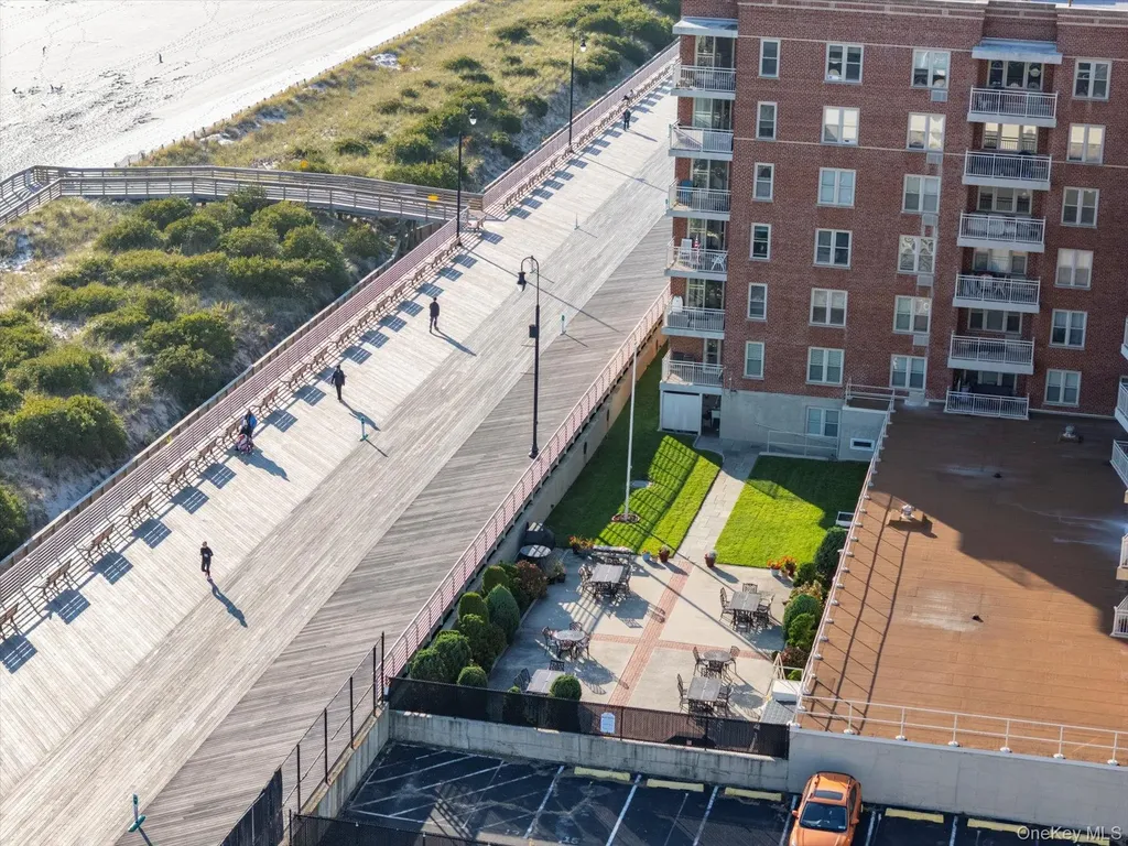 560 Broadway W Long Beach NY 11561