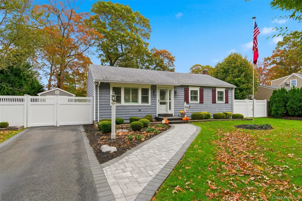 277 5th Avenue Saint James NY 11780