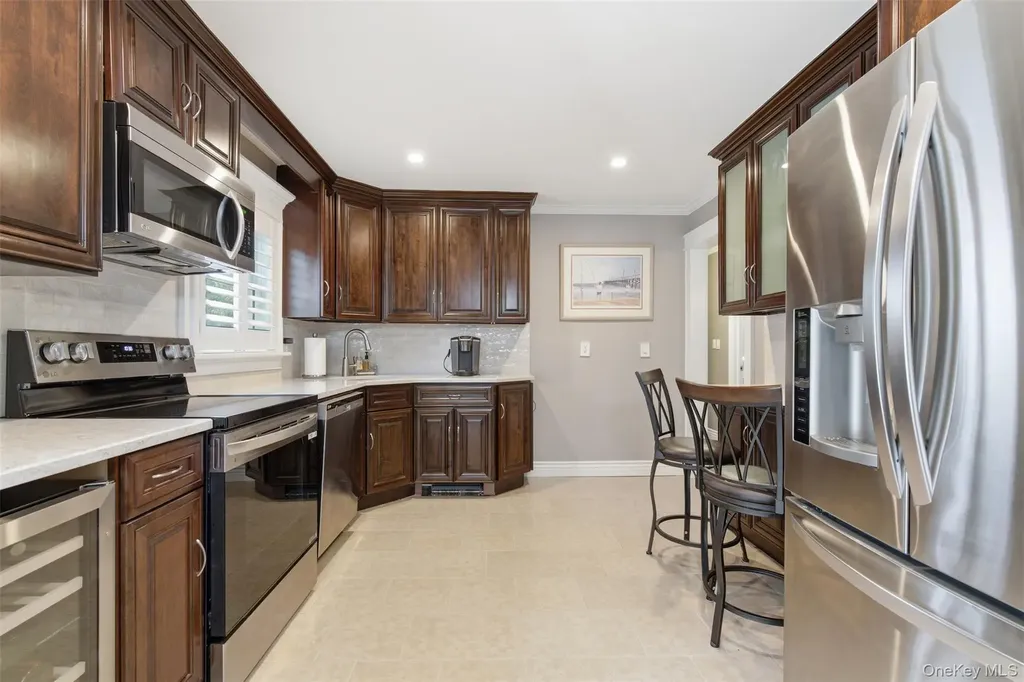 277 5th Avenue Saint James NY 11780