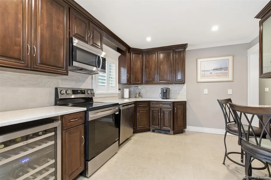 277 5th Avenue Saint James NY 11780