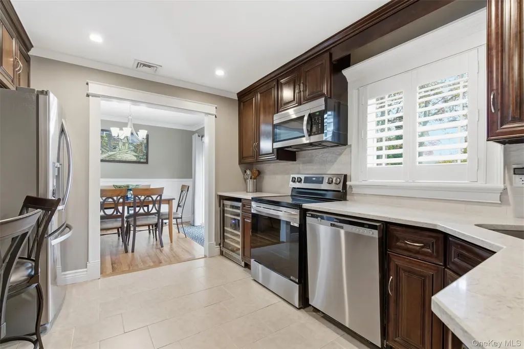 277 5th Avenue Saint James NY 11780