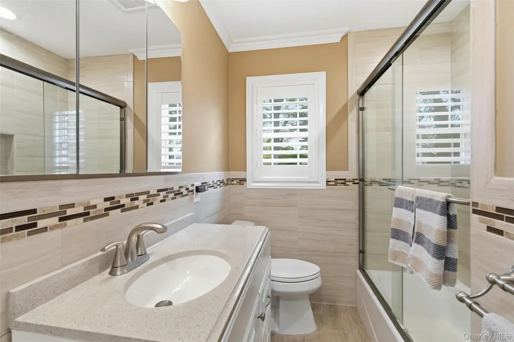 277 5th Avenue Saint James NY 11780