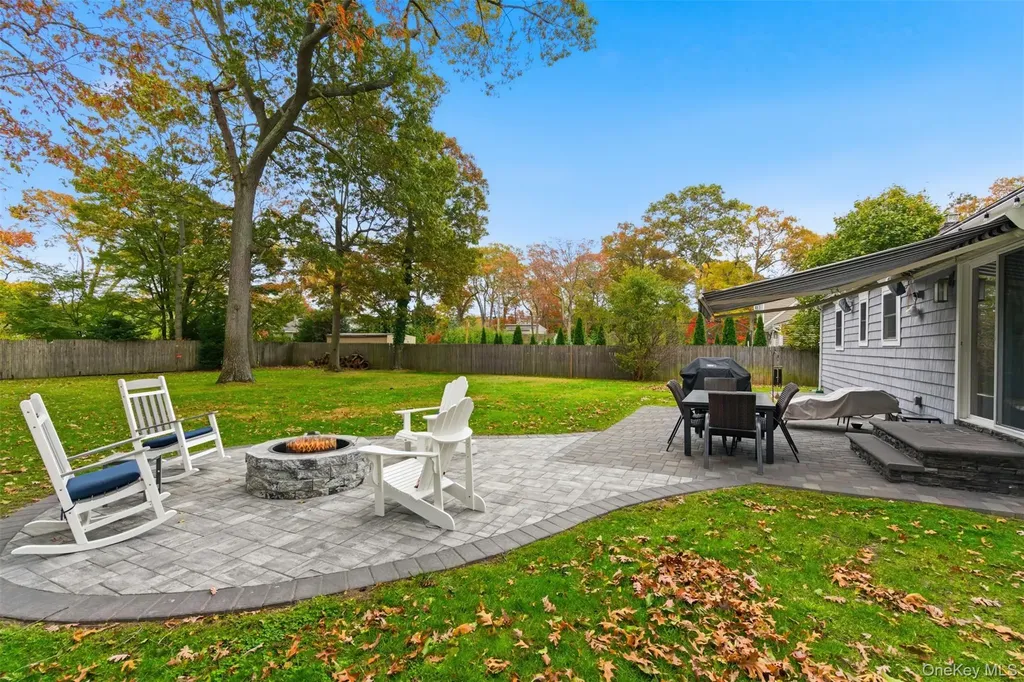 277 5th Avenue Saint James NY 11780