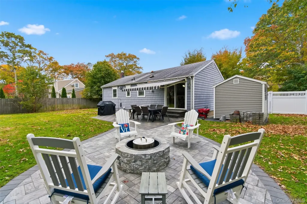 277 5th Avenue Saint James NY 11780