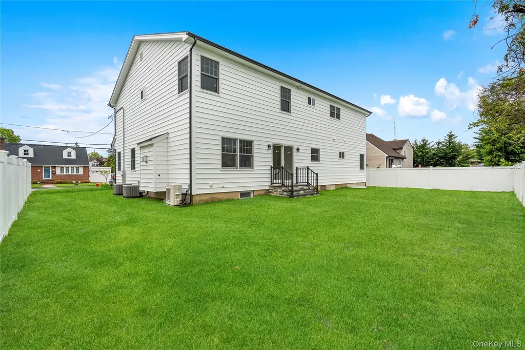 7 Cedar Avenue Bethpage NY 11714