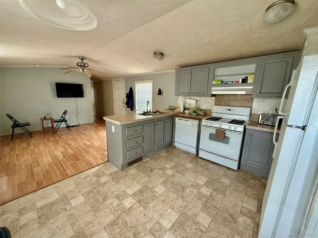 568 Gulliver Terrace Walden NY 12586