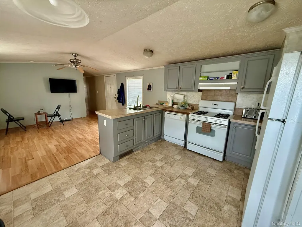 568 Gulliver Terrace Walden NY 12586