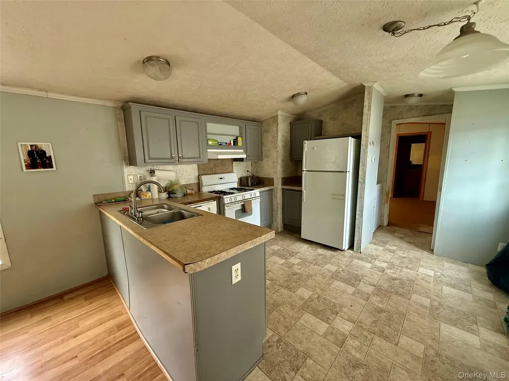 568 Gulliver Terrace Walden NY 12586