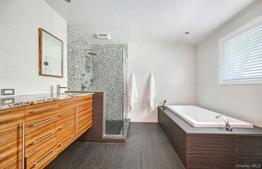 8 Foxglove Road East Hampton NY 11937