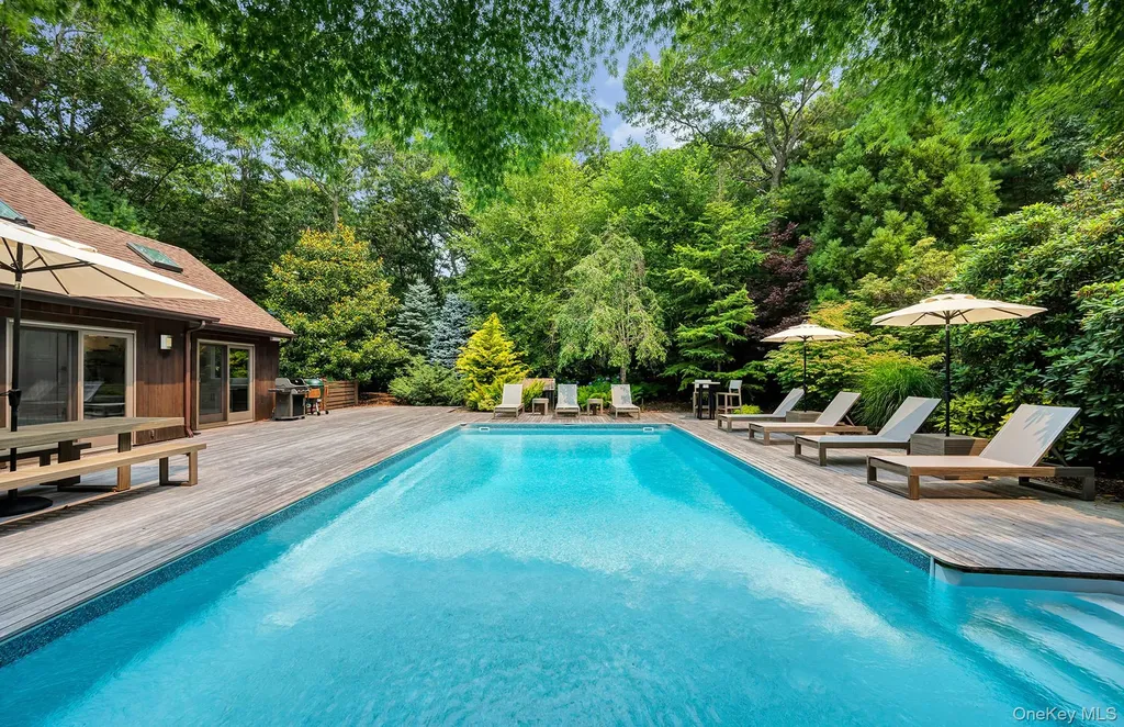 8 Foxglove Road East Hampton NY 11937