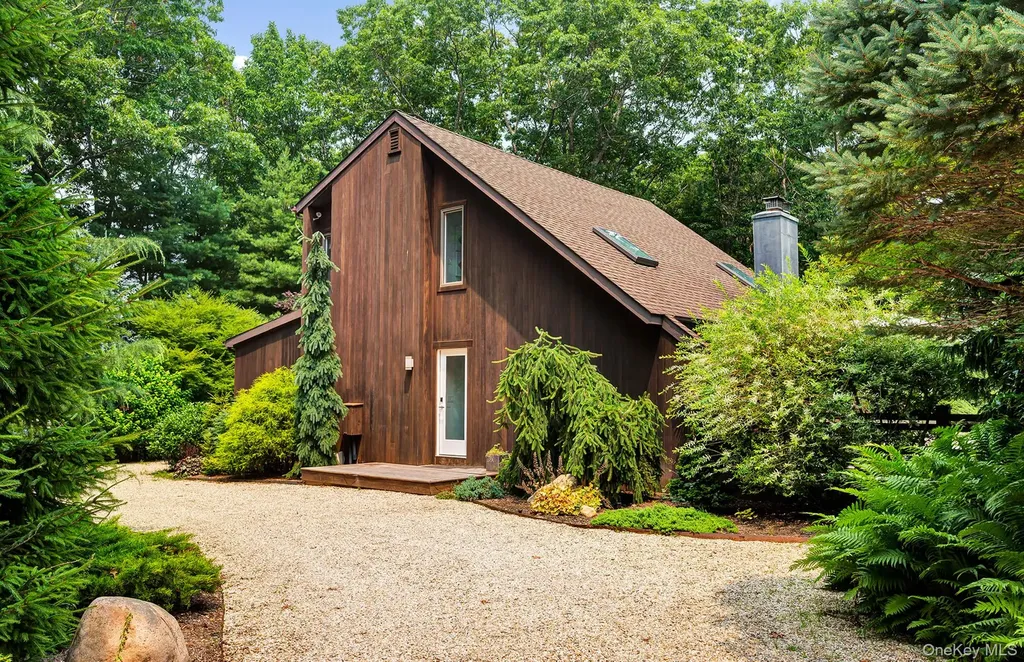 8 Foxglove Road East Hampton NY 11937
