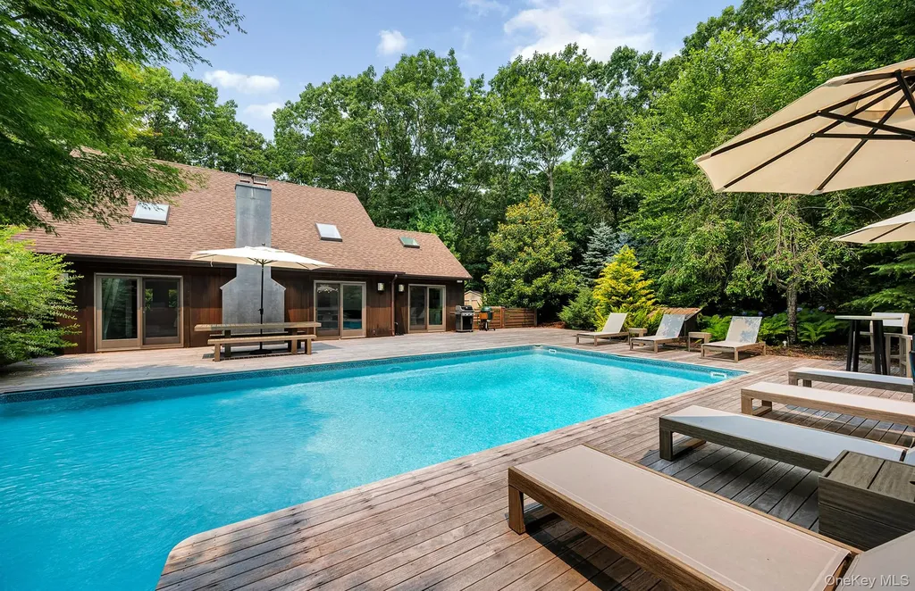 8 Foxglove Road East Hampton NY 11937