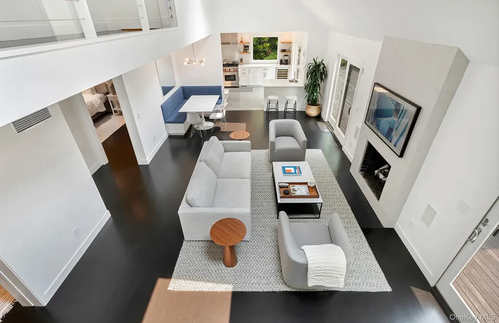 8 Foxglove Road East Hampton NY 11937