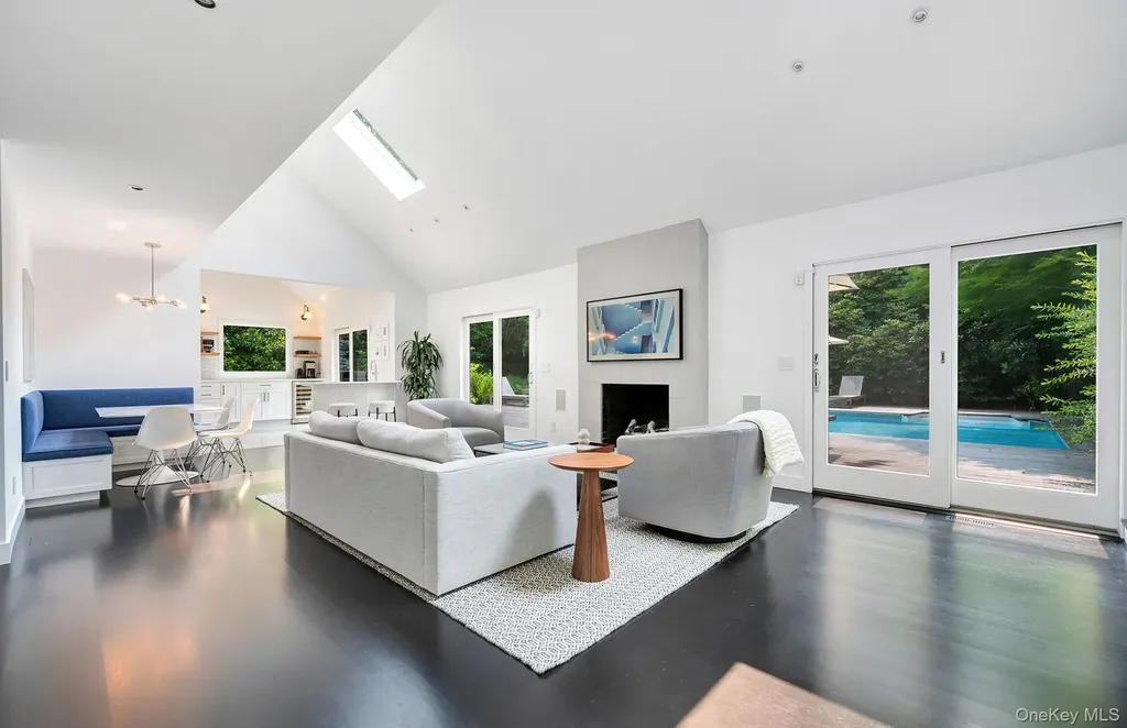 8 Foxglove Road East Hampton NY 11937