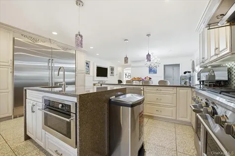 19 8th Street Hicksville NY 11801