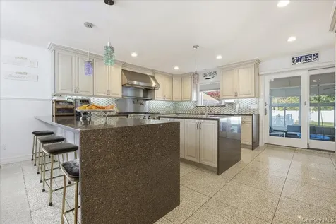 19 8th Street Hicksville NY 11801