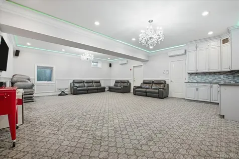 19 8th Street Hicksville NY 11801