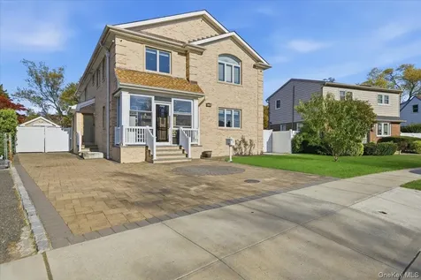 19 8th Street Hicksville NY 11801