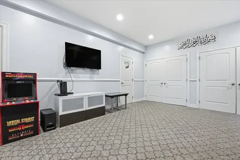 19 8th Street Hicksville NY 11801