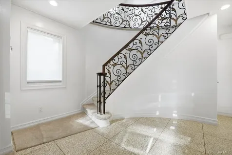 19 8th Street Hicksville NY 11801