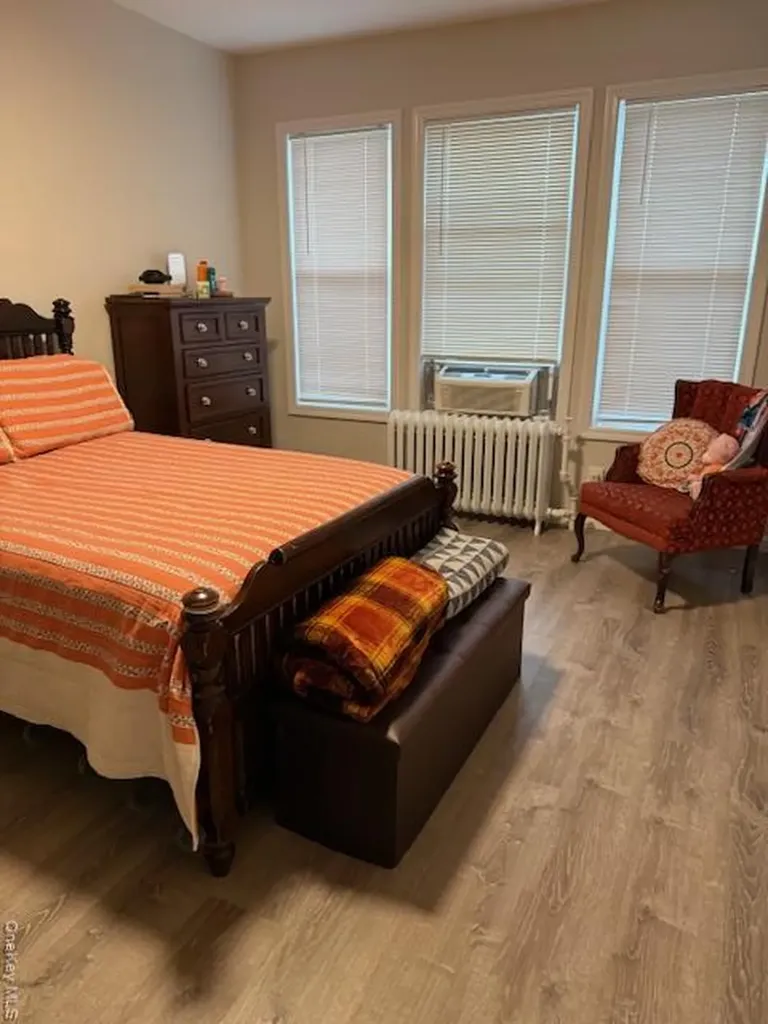679 E 241st Street Bronx NY 10470