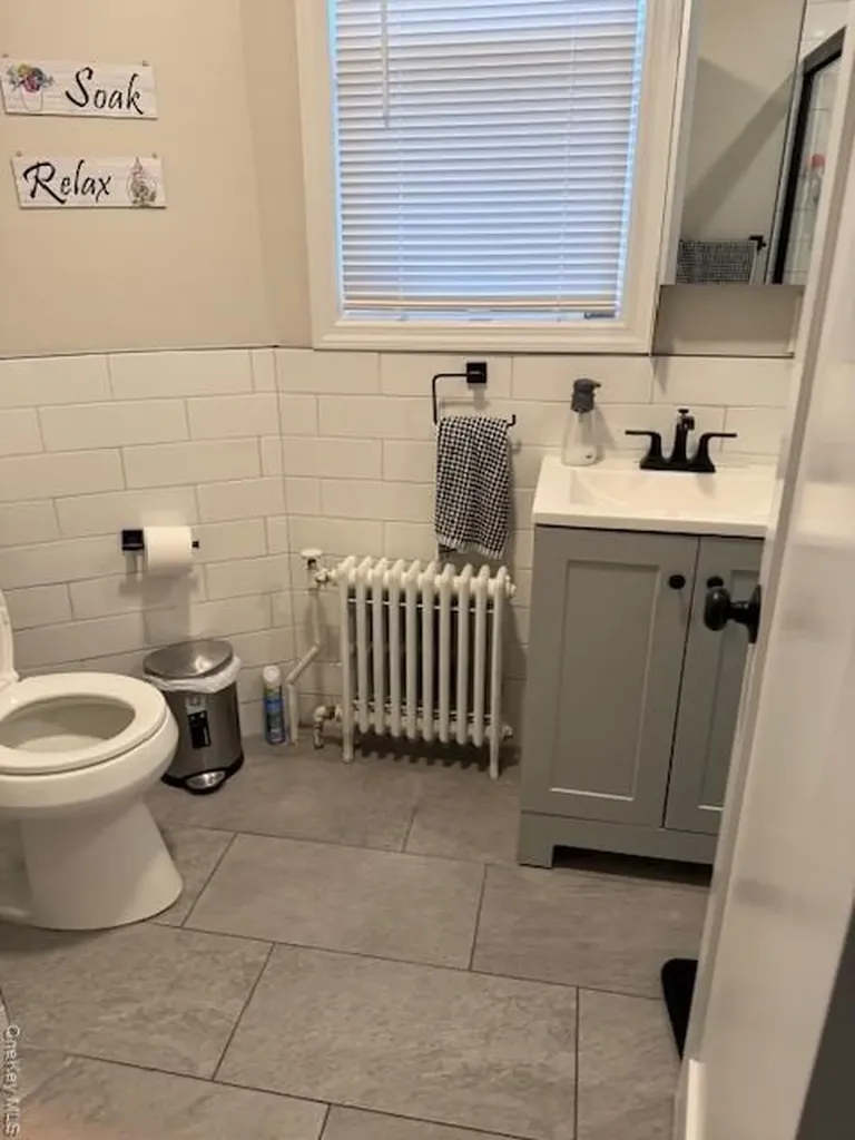 679 E 241st Street Bronx NY 10470
