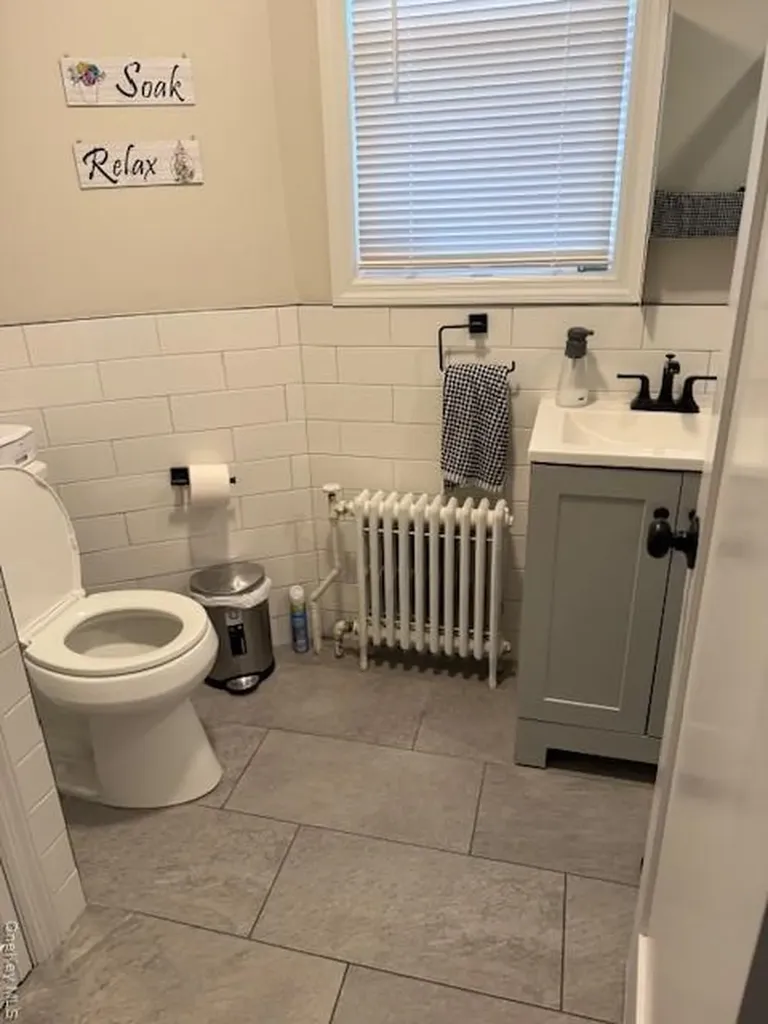 679 E 241st Street Bronx NY 10470