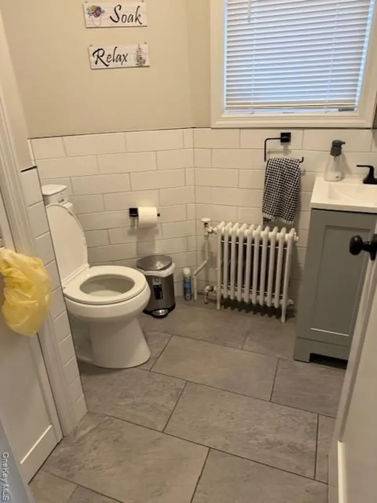679 E 241st Street Bronx NY 10470