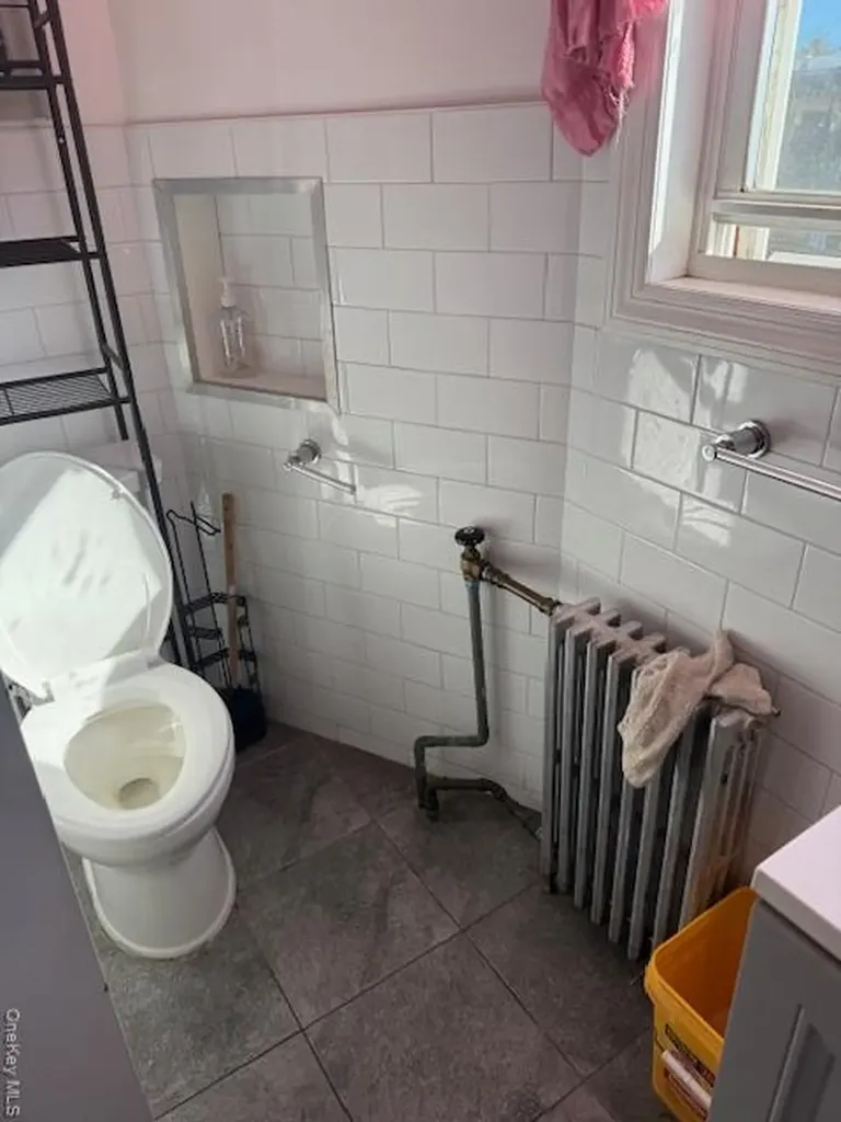 679 E 241st Street Bronx NY 10470