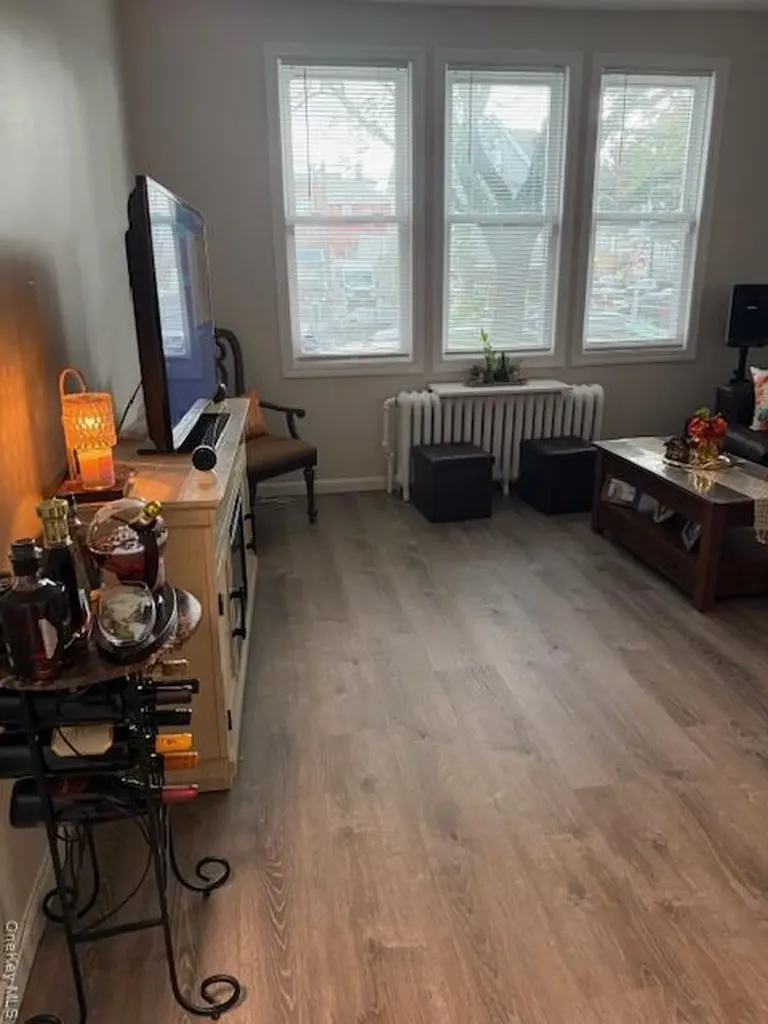 679 E 241st Street Bronx NY 10470