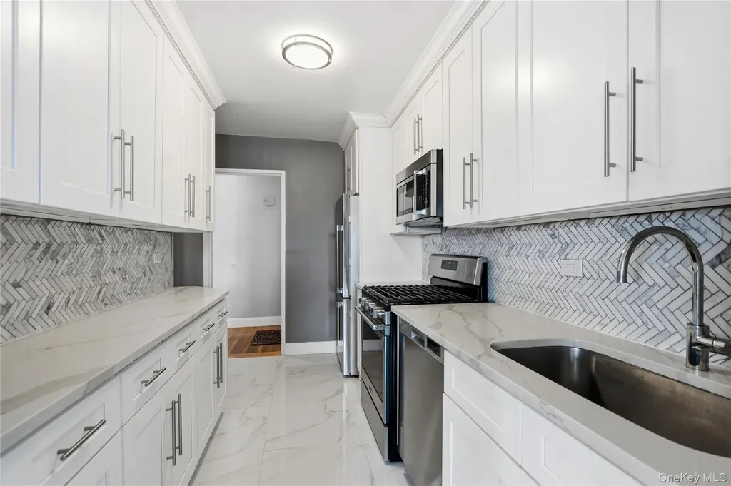 241-20 Northern Boulevard Douglaston NY 11362