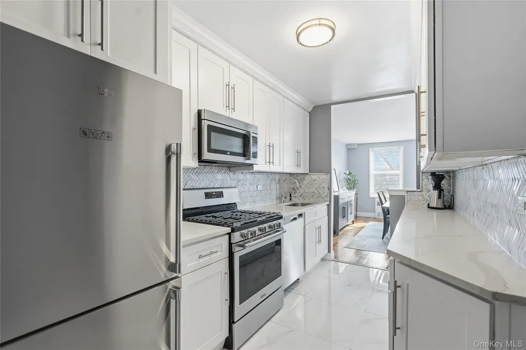 241-20 Northern Boulevard Douglaston NY 11362