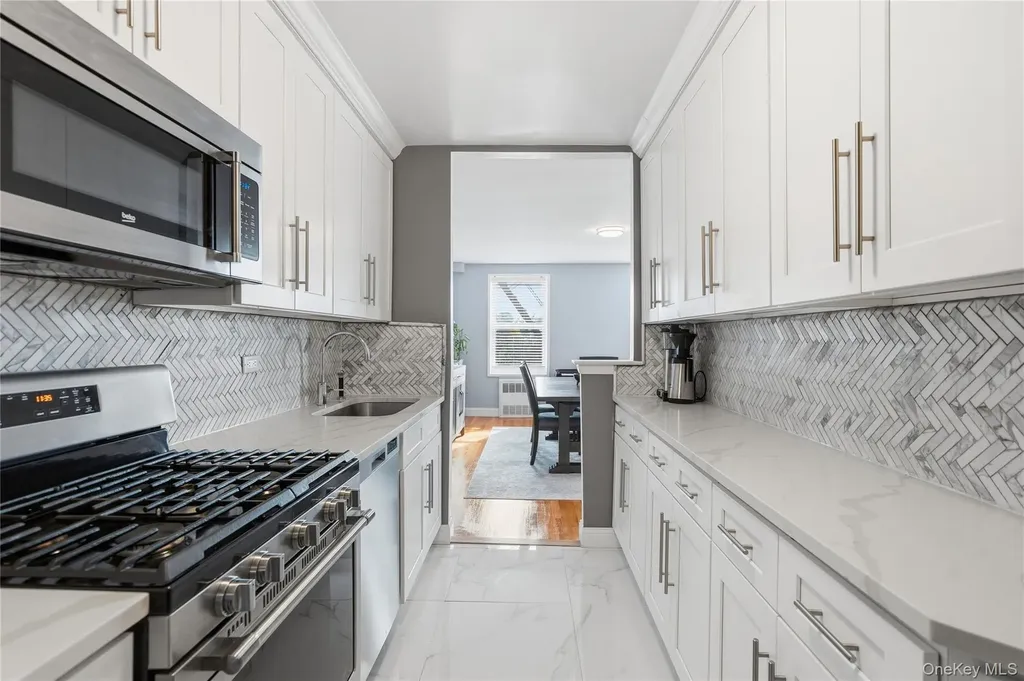 241-20 Northern Boulevard Douglaston NY 11362