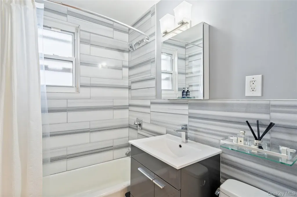 241-20 Northern Boulevard Douglaston NY 11362
