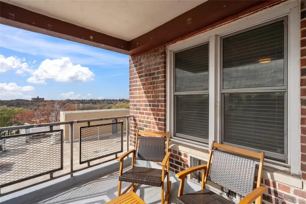 241-20 Northern Boulevard Douglaston NY 11362