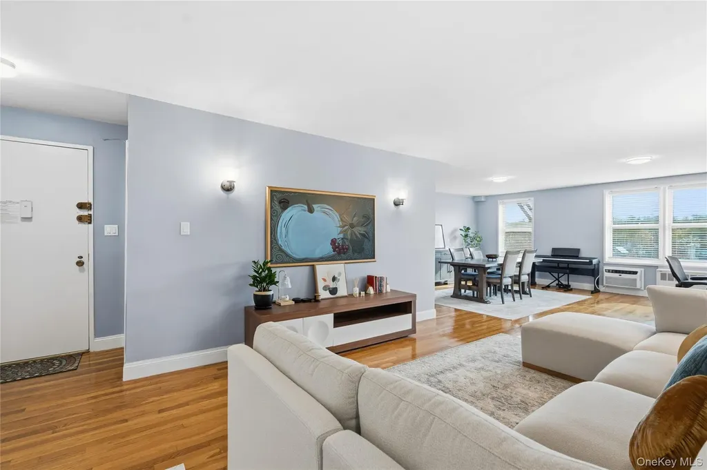 241-20 Northern Boulevard Douglaston NY 11362