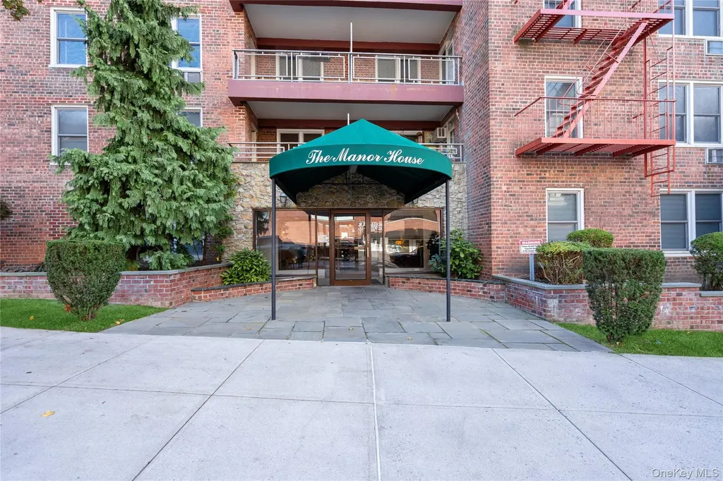 241-20 Northern Boulevard Douglaston NY 11362