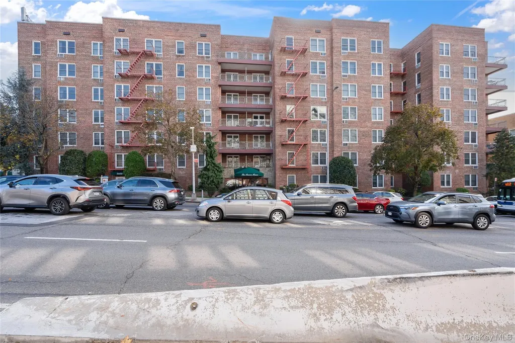 241-20 Northern Boulevard Douglaston NY 11362