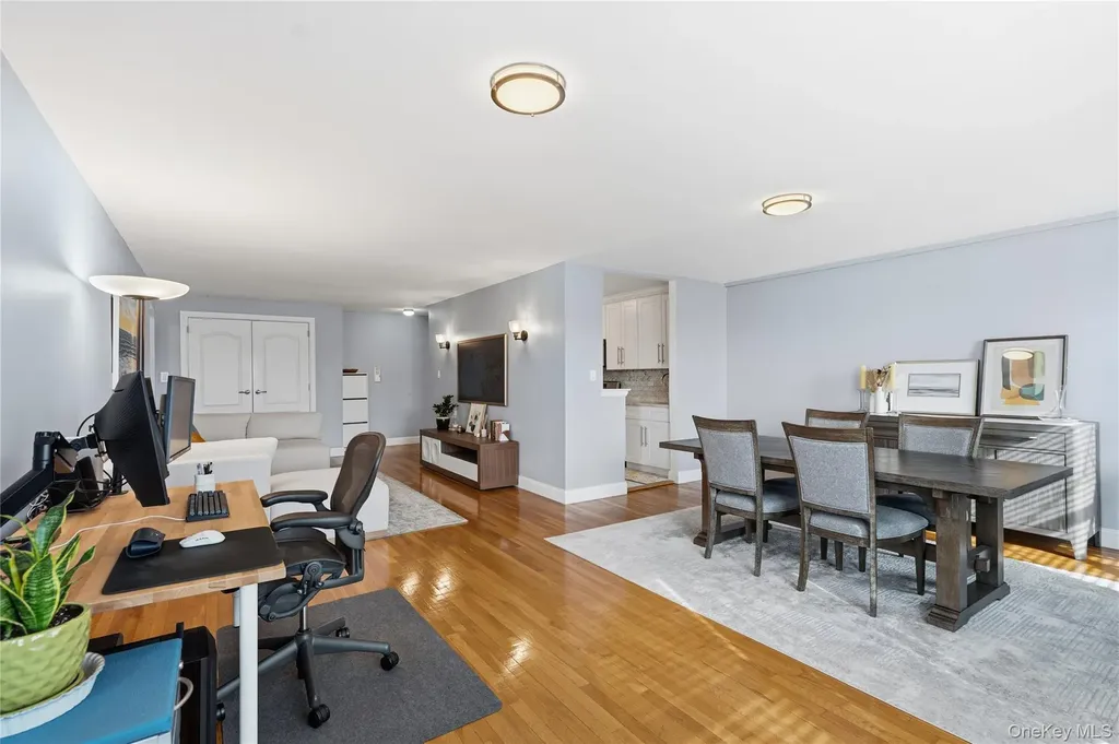 241-20 Northern Boulevard Douglaston NY 11362