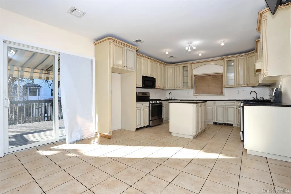 11 Laura Place Spring Valley NY 10977
