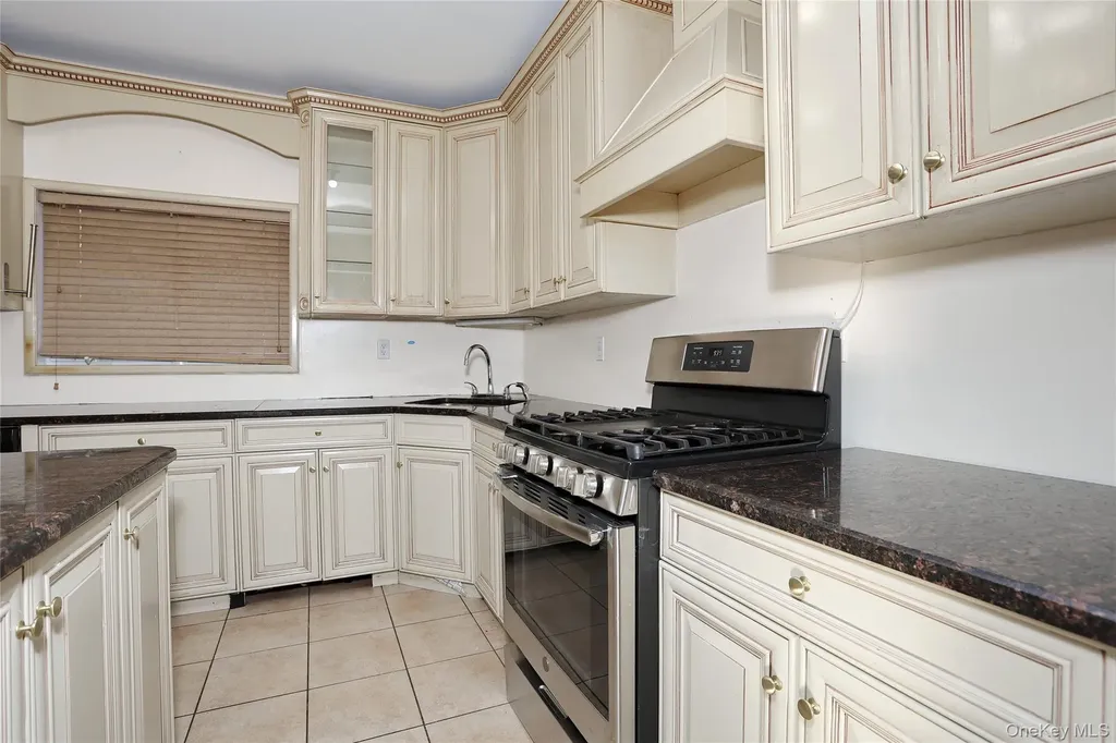 11 Laura Place Spring Valley NY 10977