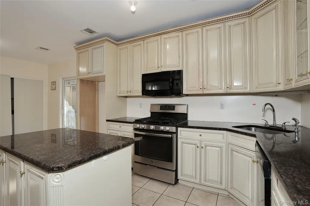 11 Laura Place Spring Valley NY 10977