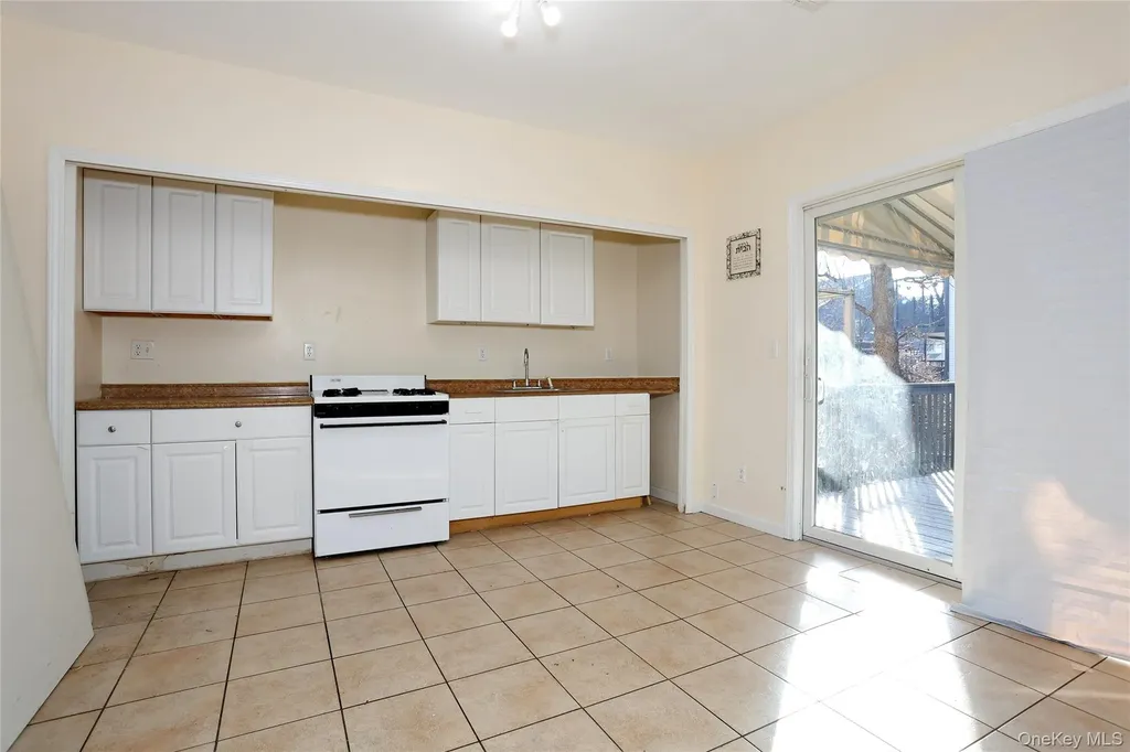 11 Laura Place Spring Valley NY 10977