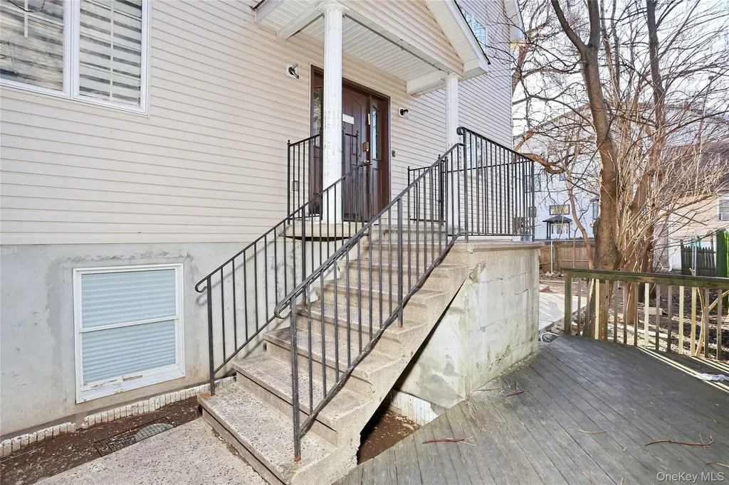 11 Laura Place Spring Valley NY 10977
