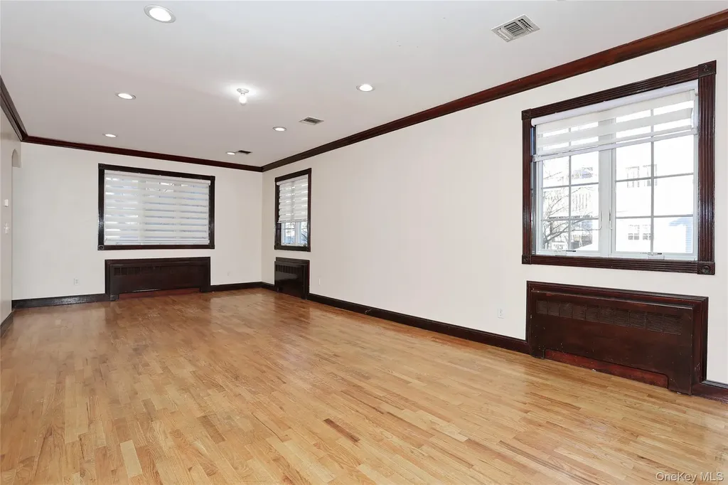 11 Laura Place Spring Valley NY 10977