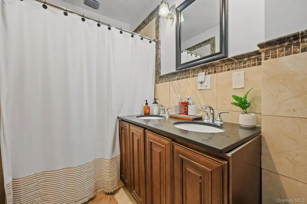 1831 Paulding Avenue Bronx NY 10462