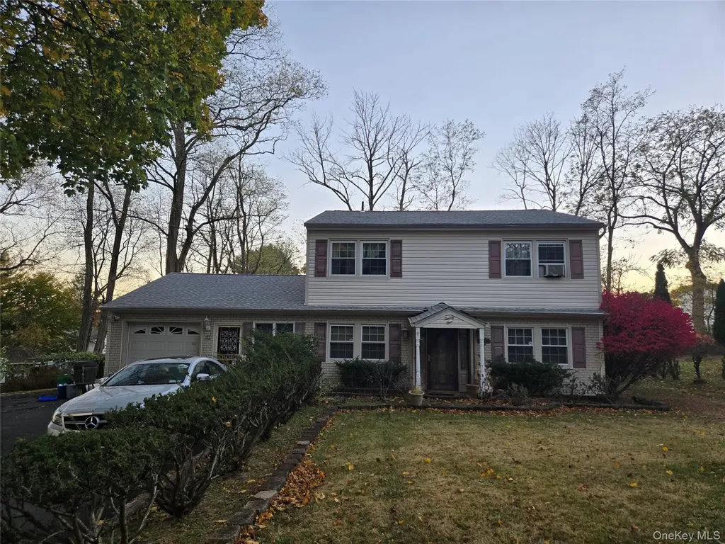 21 Carriage Lane Hillcrest NY 10977