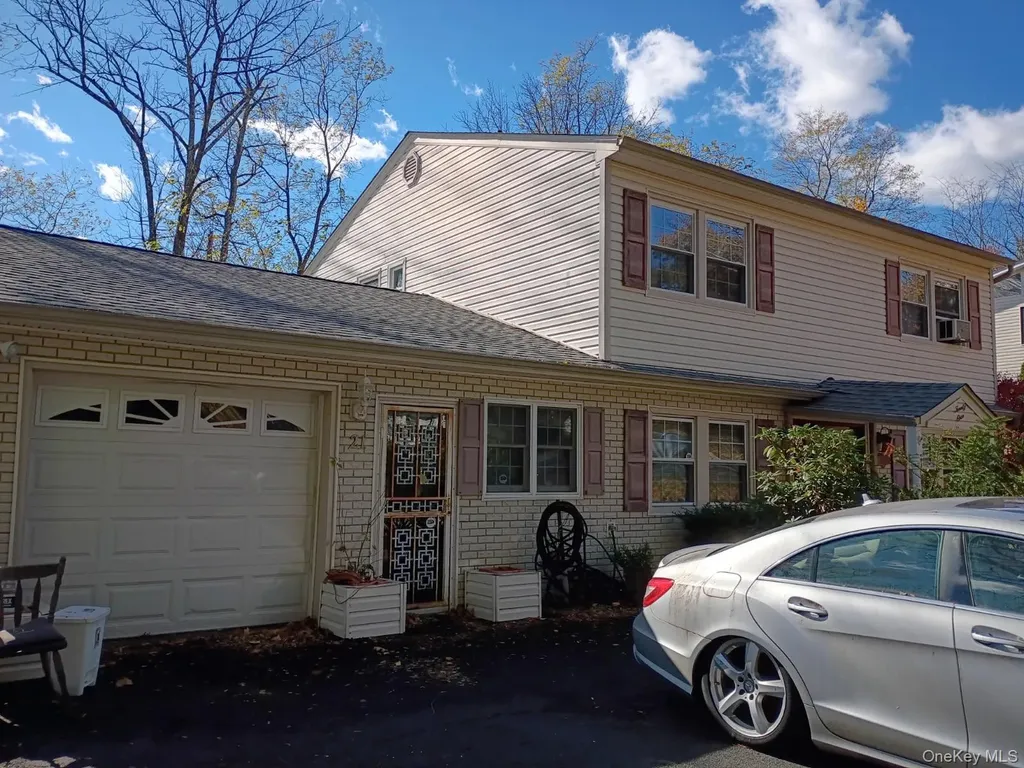 21 Carriage Lane Hillcrest NY 10977